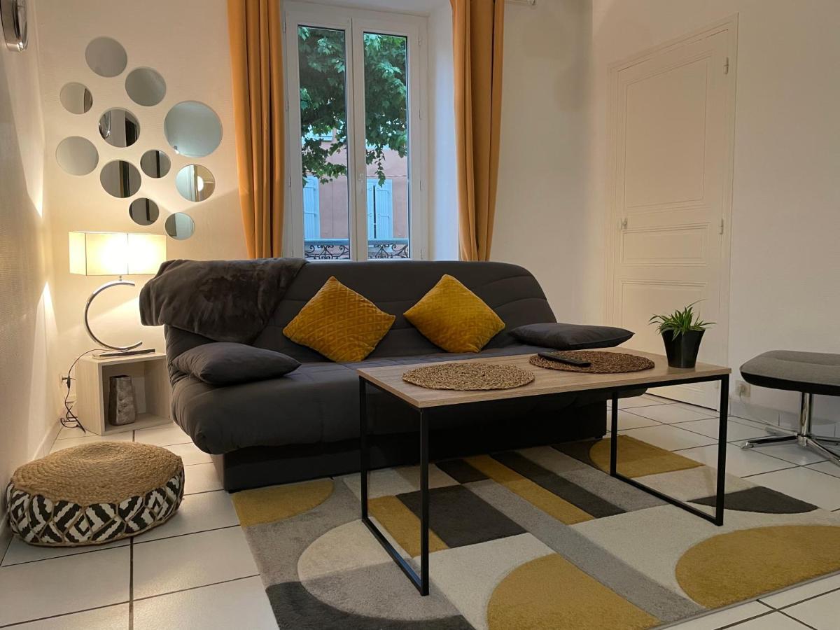T2 Plein Centre Au 1Er Etage Avec Parking Prive Apartment Millau Ngoại thất bức ảnh