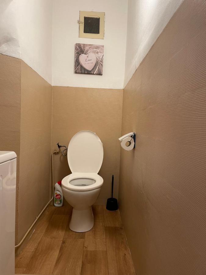 T2 Plein Centre Au 1Er Etage Avec Parking Prive Apartment Millau Ngoại thất bức ảnh